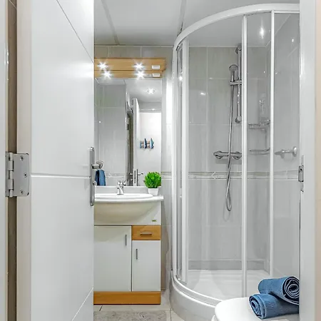 Cozy 2 Bedroom With Pool View And 2 Bathrooms In Cristianos