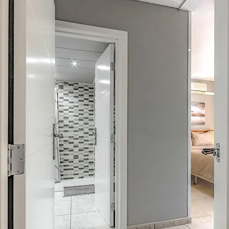 Cozy 2 Bedroom With Pool View And 2 Bathrooms In Cristianos Apartment *