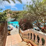 Cozy 2 Bedroom With Pool View And 2 Bathrooms In Cristianos Daire Los Cristianos (Tenerife)