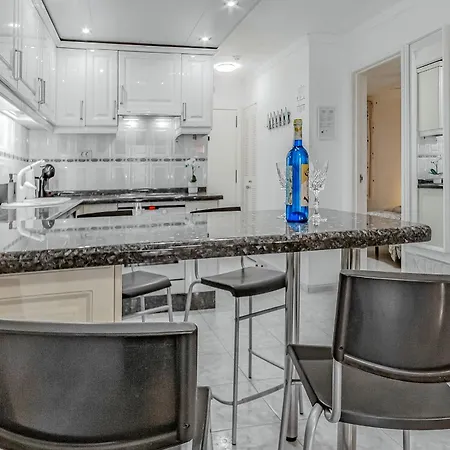 Cozy 2 Bedroom With Pool View And 2 Bathrooms In Cristianos Лос Кристианос