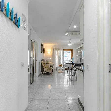 Апартаменты Cozy 2 Bedroom With Pool View And 2 Bathrooms In Cristianos