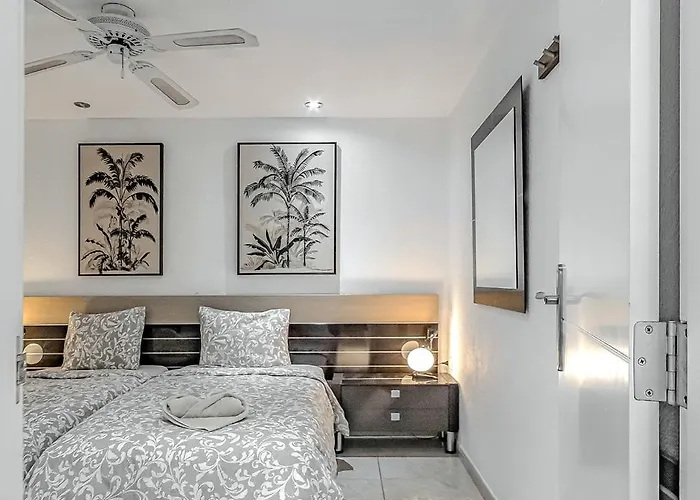 Cozy 2 Bedroom With Pool View And 2 Bathrooms In Cristianos Lägenhet Los Cristianos (Tenerife)