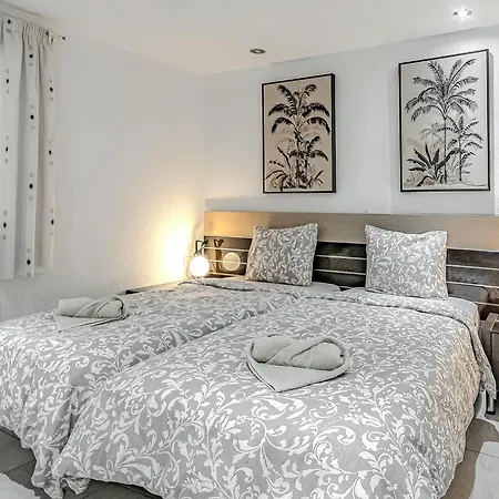 Cozy 2 Bedroom With Pool View And 2 Bathrooms In Cristianos Apartman *
