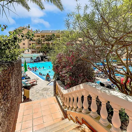 Cozy 2 Bedroom With Pool View And 2 Bathrooms In Cristianos Apartman Los Cristianos
