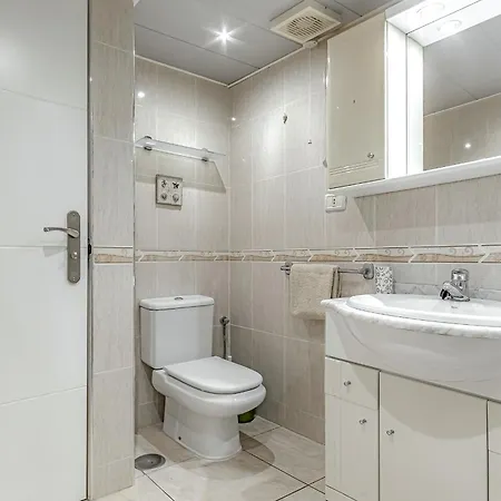 Cozy 2 Bedroom With Pool View And 2 Bathrooms In Cristianos Apartment Los Cristianos (Tenerife)