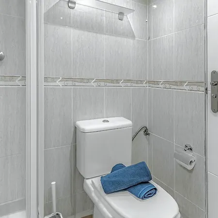 Cozy 2 Bedroom With Pool View And 2 Bathrooms In Cristianos Los Cristianos (Tenerife)