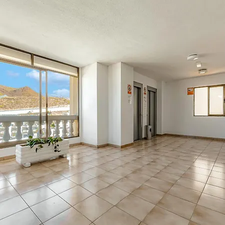 Cozy 2 Bedroom With Pool View And 2 Bathrooms In Cristianos *
