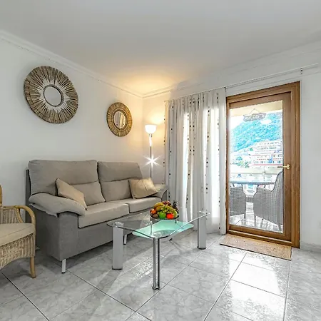 Cozy 2 Bedroom With Pool View And 2 Bathrooms In Cristianos Los Cristianos (Tenerife)