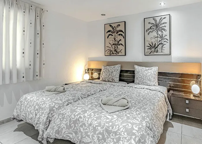 Cozy 2 Bedroom With Pool View And 2 Bathrooms In Cristianos Apartamento *