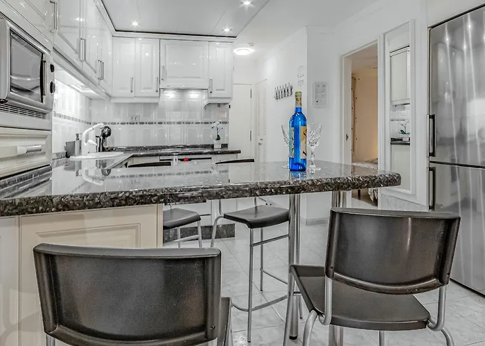 Cozy 2 Bedroom With Pool View And 2 Bathrooms In Cristianos Los Cristianos (Tenerife)