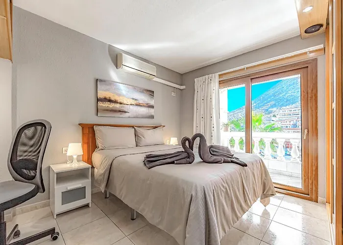 Cozy 2 Bedroom With Pool View And 2 Bathrooms In Cristianos * Los Cristianos (Tenerife)