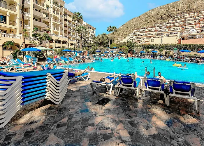 Cozy 2 Bedroom With Pool View And 2 Bathrooms In Cristianos Apartment
