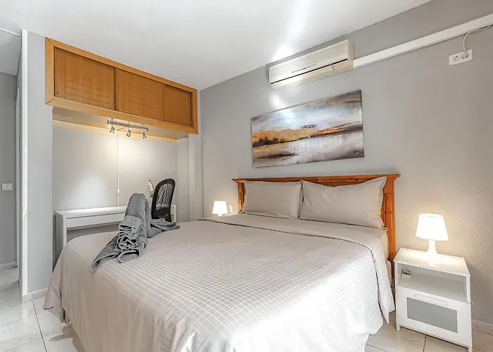 Cozy 2 Bedroom With Pool View And 2 Bathrooms In Cristianos Los Cristianos (Tenerife)