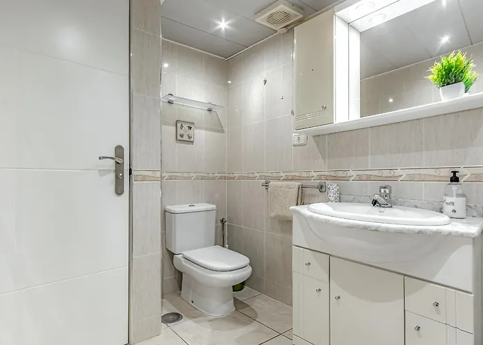 Cozy 2 Bedroom With Pool View And 2 Bathrooms In Cristianos Apartment Los Cristianos (Tenerife)