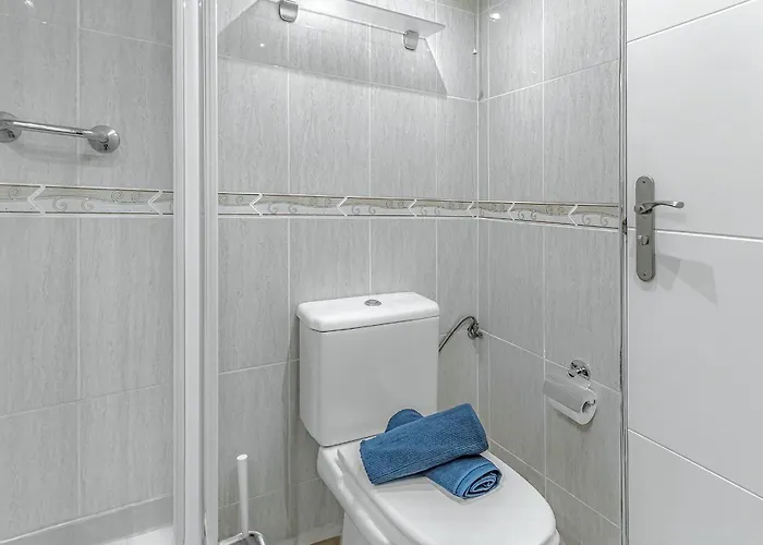 Cozy 2 Bedroom With Pool View And 2 Bathrooms In Cristianos Los Cristianos (Tenerife)