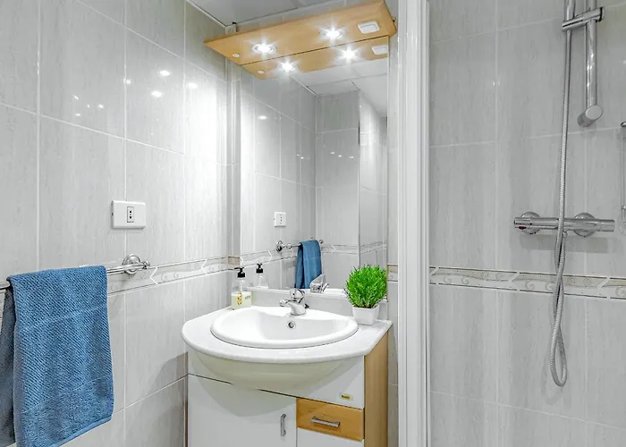 Cozy 2 Bedroom With Pool View And 2 Bathrooms In Cristianos * Los Cristianos (Tenerife)