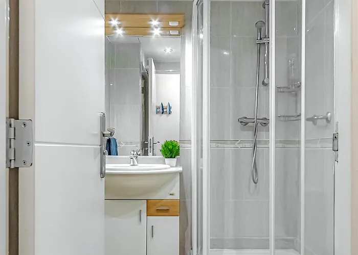 Cozy 2 Bedroom With Pool View And 2 Bathrooms In Cristianos