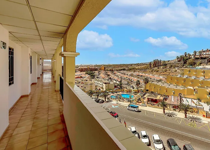 Cozy 2 Bedroom With Pool View And 2 Bathrooms In Cristianos Apartment