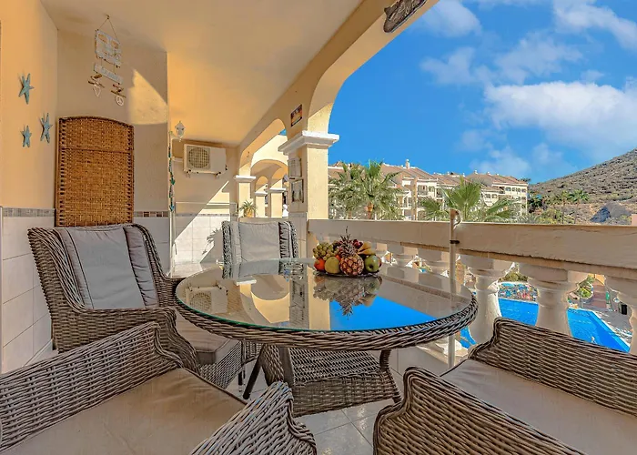 Cozy 2 Bedroom With Pool View And 2 Bathrooms In Cristianos Apartment
