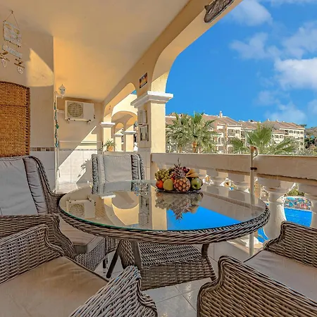 Cozy 2 Bedroom With Pool View And 2 Bathrooms In Cristianos Apartment