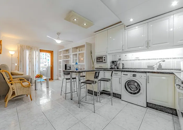 Cozy 2 Bedroom With Pool View And 2 Bathrooms In Cristianos Лос Кристианос